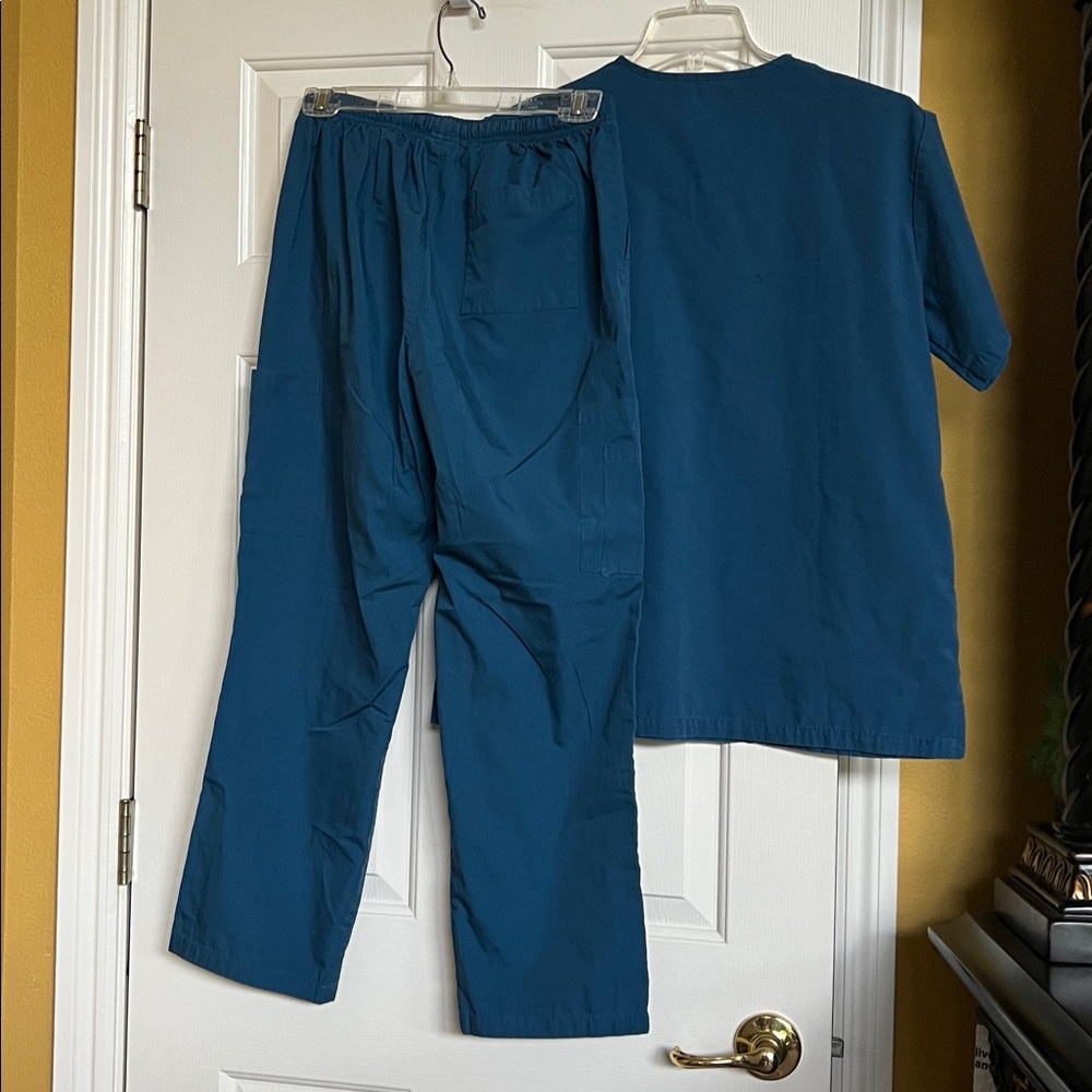 Dagacci scrub sets - Picture 2 of 9